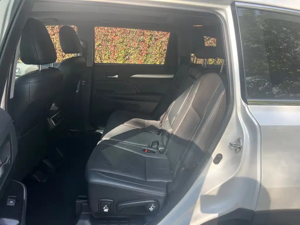 Toyota Highlander — миниатюра 8