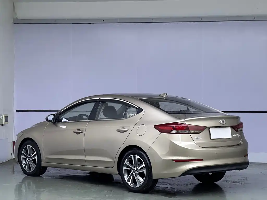 Hyundai Elantra — миниатюра 4