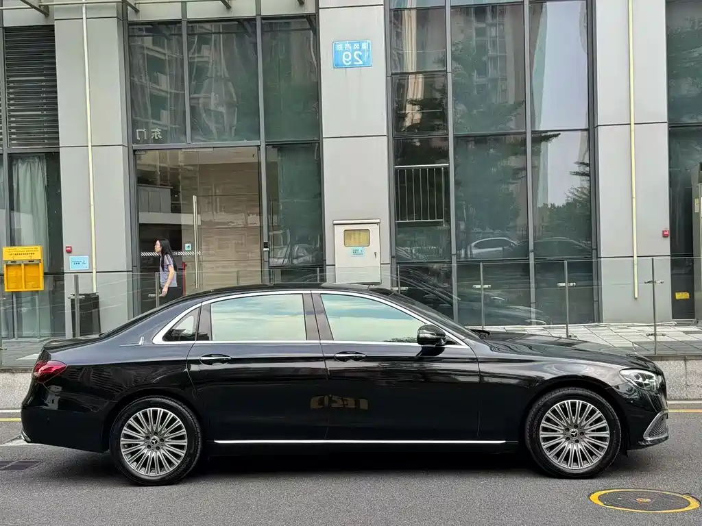 Mercedes-Benz E-Class — миниатюра 4