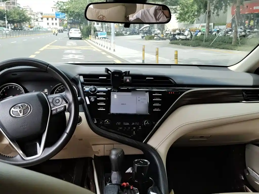 Toyota Camry — миниатюра 10