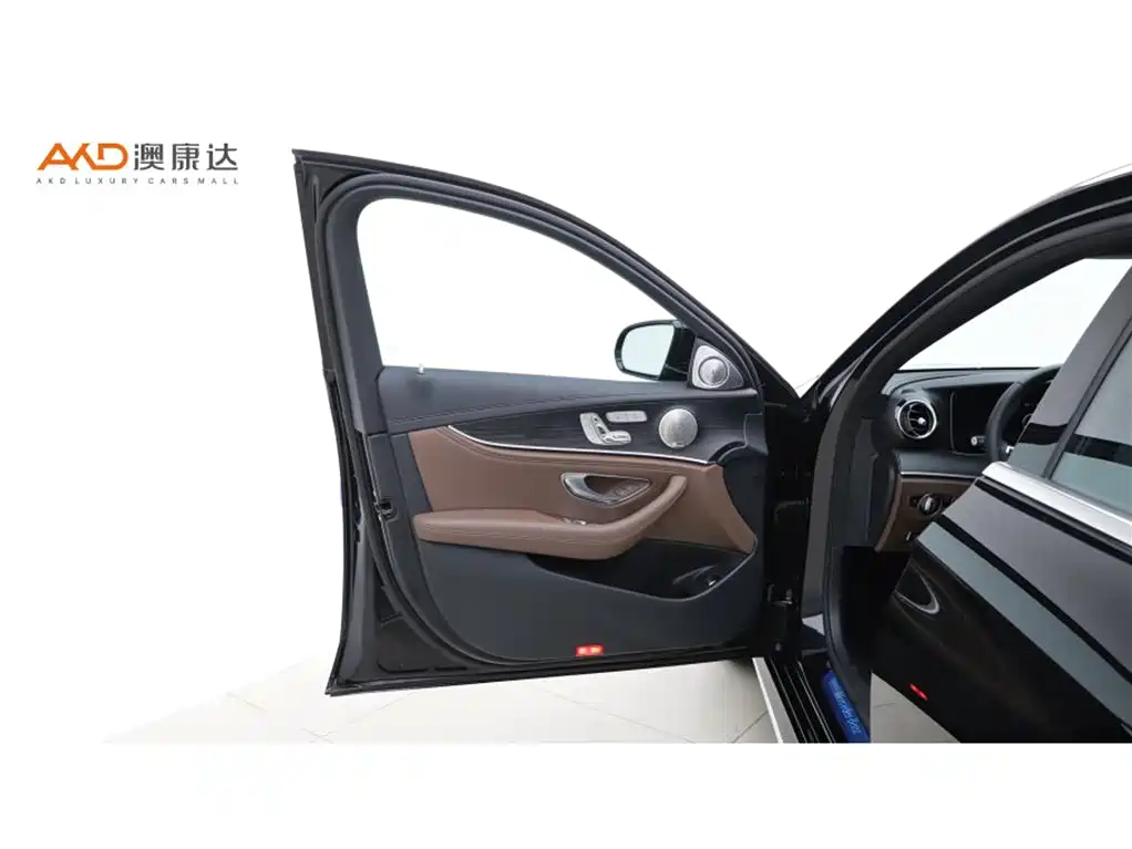Mercedes-Benz E-Class — миниатюра 10