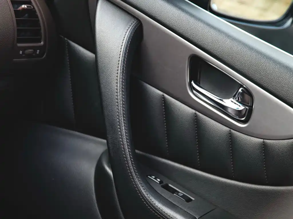 Infiniti QX70 2013 3.7L Standard