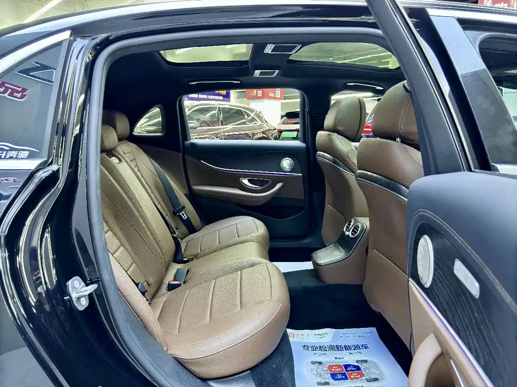 Mercedes-Benz E-Class — миниатюра 9