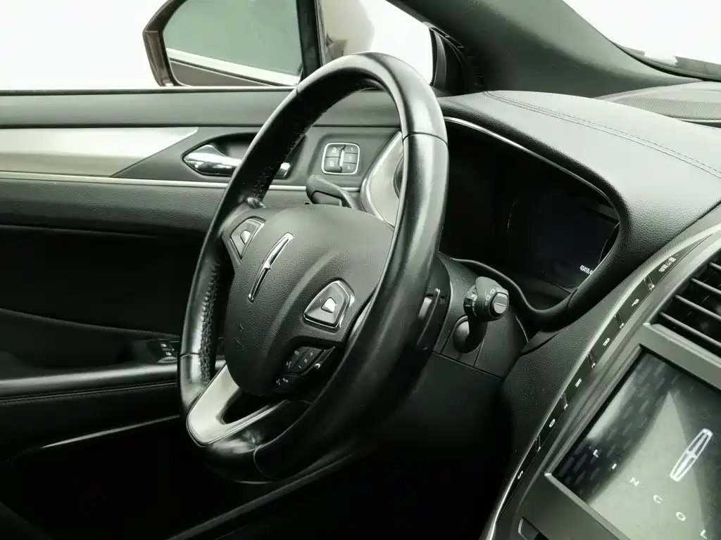 Lincoln MKC — миниатюра 22