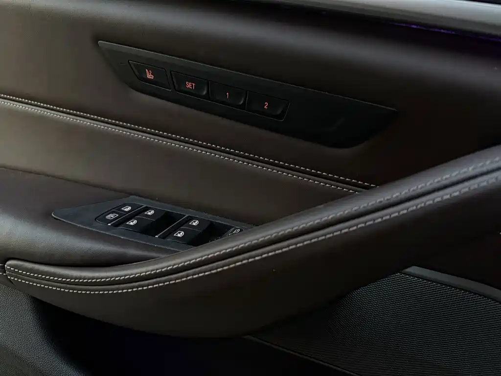 BMW 5 Series — миниатюра 9