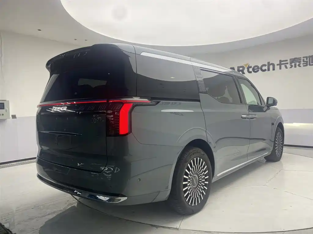 Zeekr 009 2024 мест 108kWh