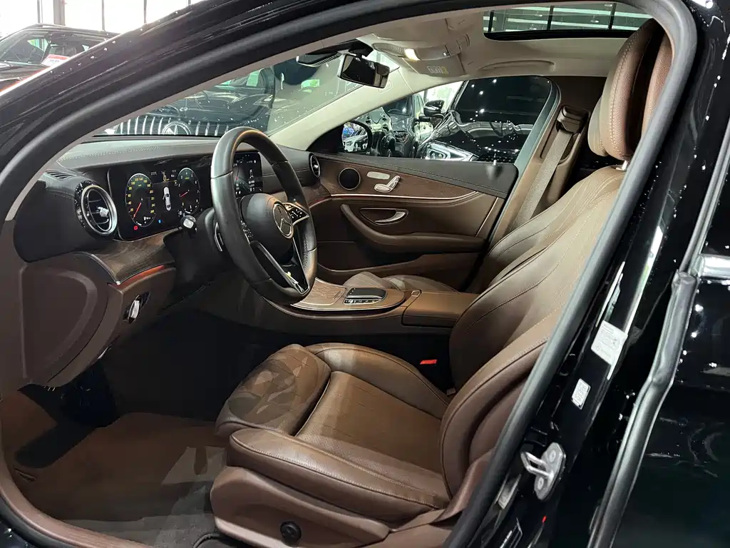 Mercedes-Benz E-Class — миниатюра 9