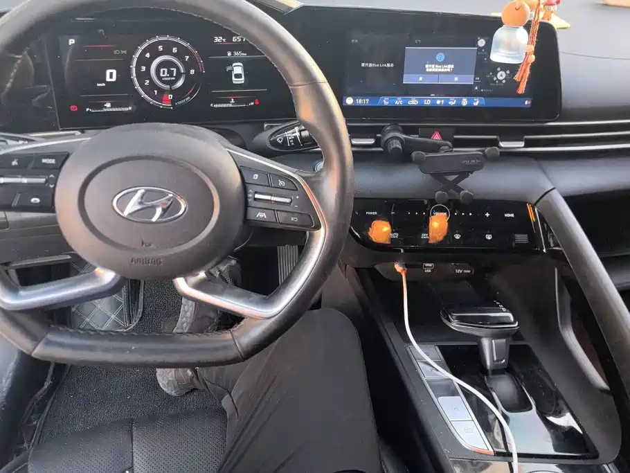 Hyundai Elantra — миниатюра 12