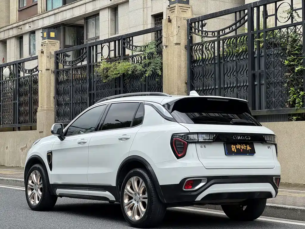 Lynk & Co 01 — миниатюра 23