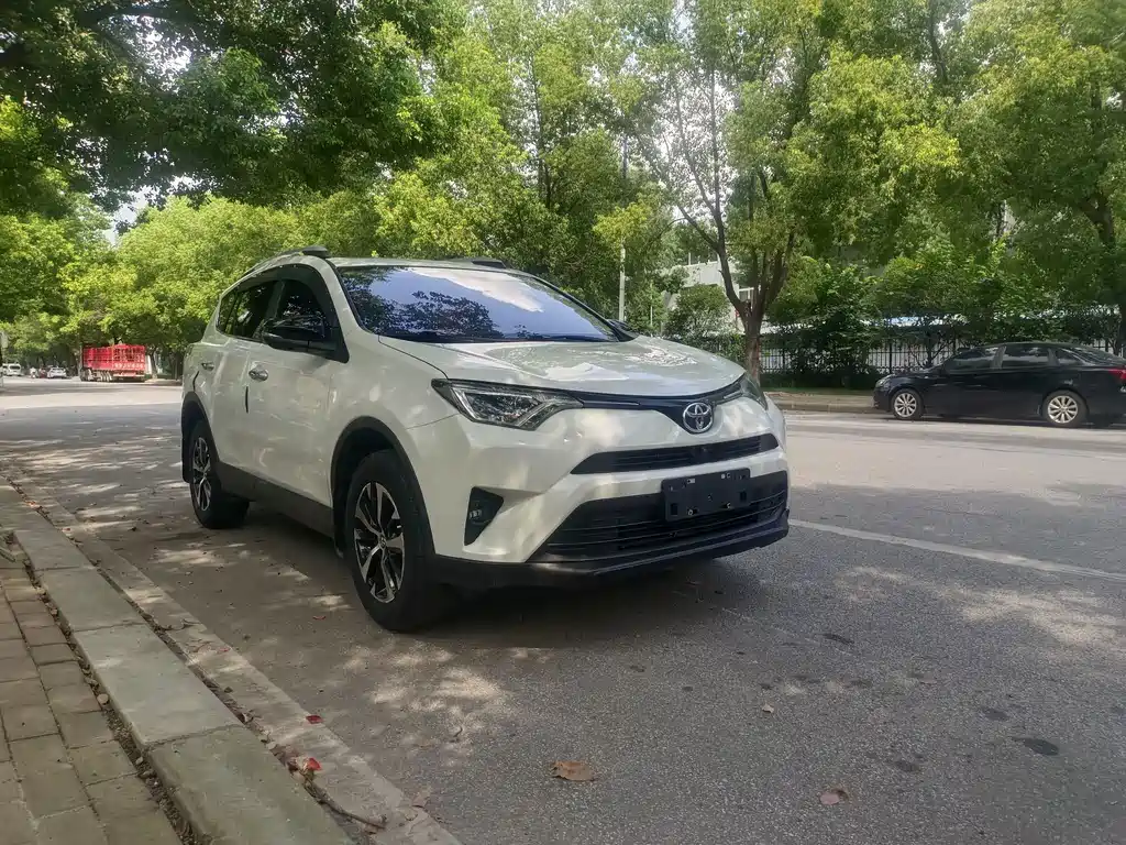 Toyota RAV4 — миниатюра 2
