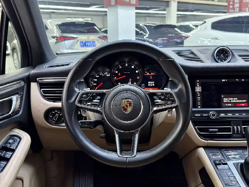 Porsche Macan — миниатюра 3