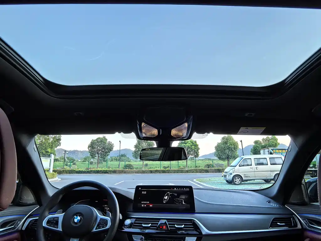BMW 5 Series — миниатюра 13