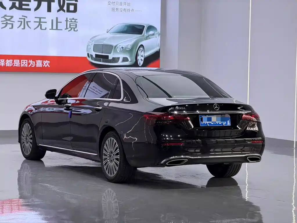 Mercedes-Benz E-Class — миниатюра 9