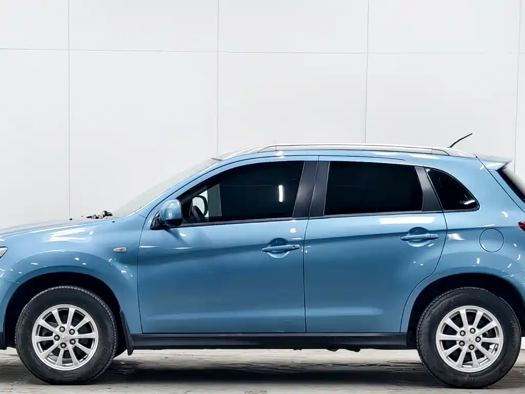 Mitsubishi ASX 2013 1.6L MT Standard