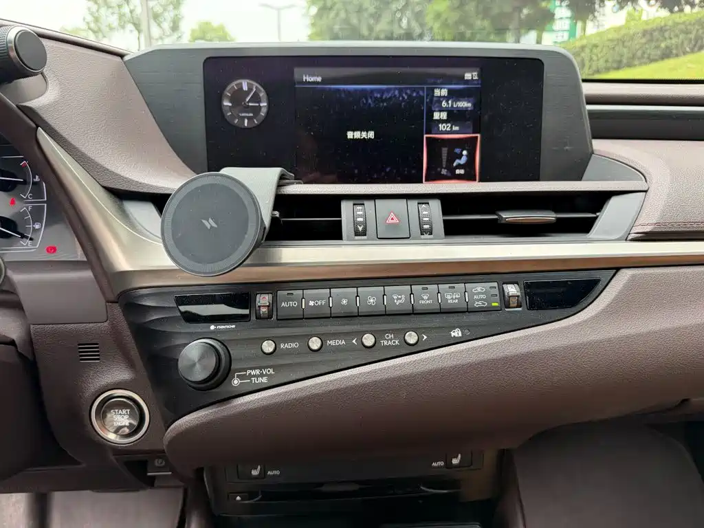 Lexus ES — миниатюра 10