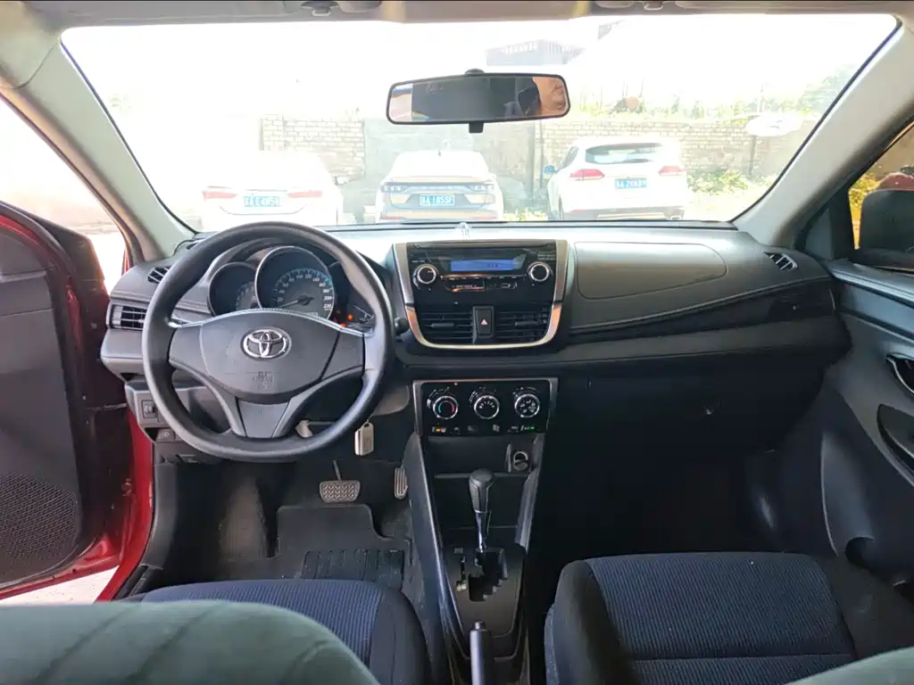 Toyota Yaris L — миниатюра 5