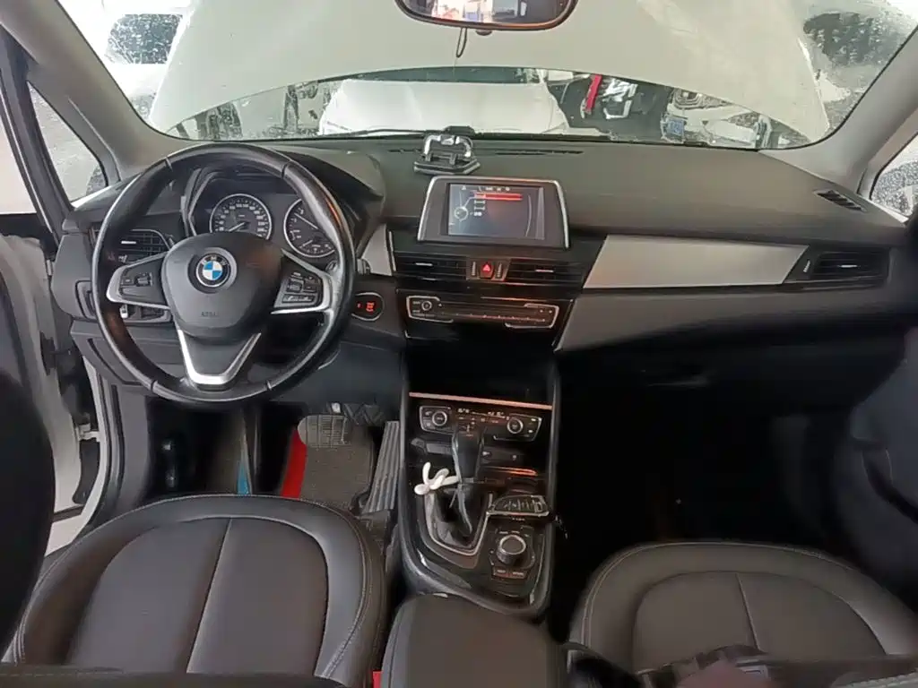BMW 2 Series Active Tourer — миниатюра 10