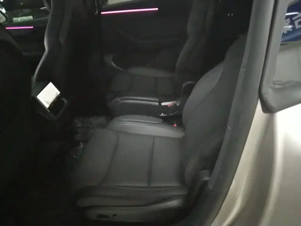 Tesla Model Y L — миниатюра 17