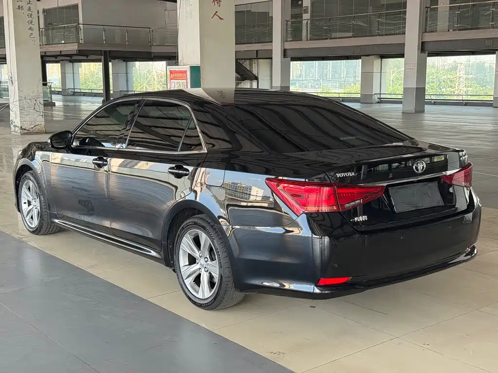 Toyota Crown — миниатюра 4