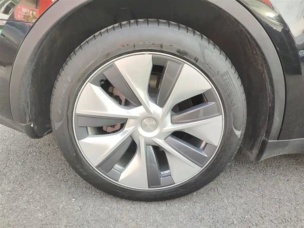 Tesla Model Y - фото 26