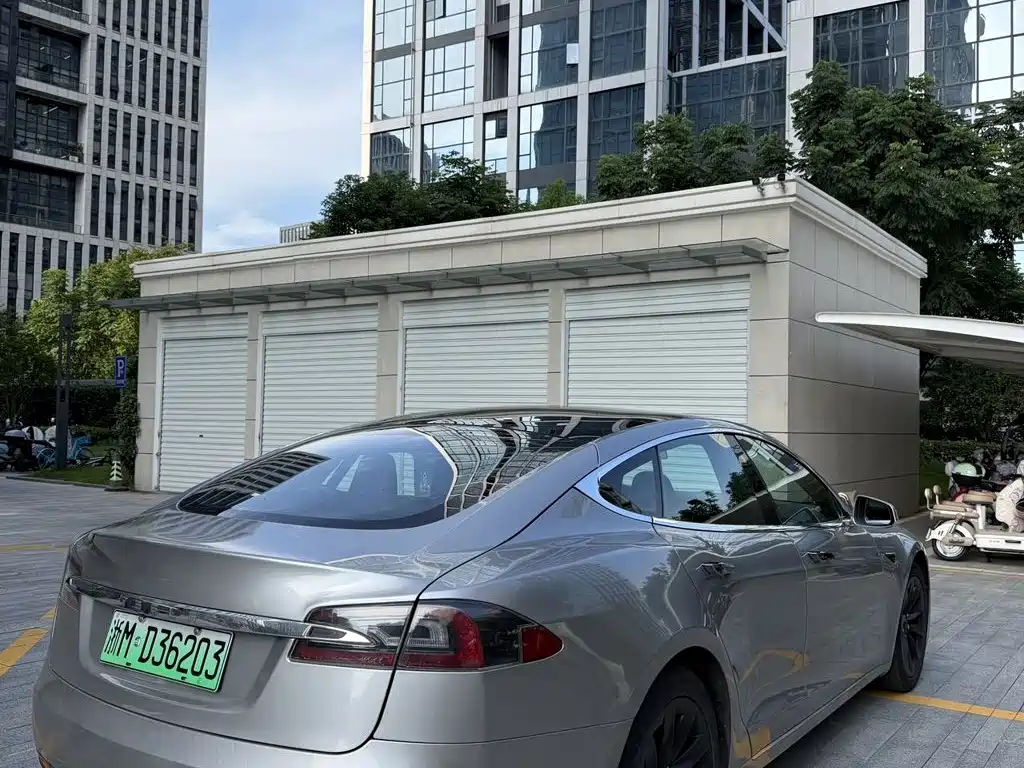 Tesla Model S — миниатюра 4