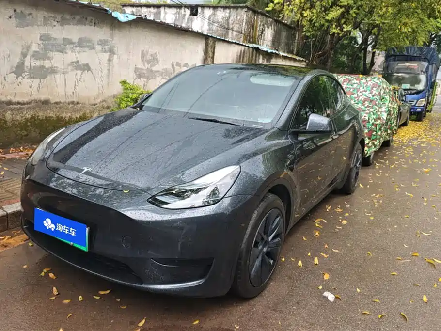 Tesla Model Y 2024