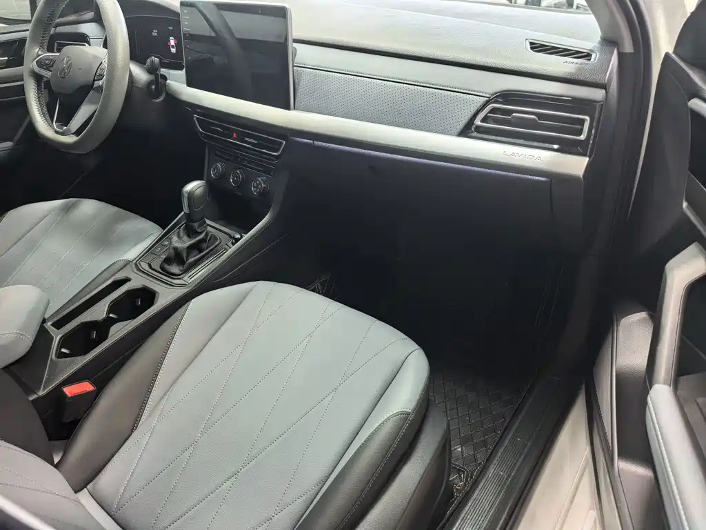 Volkswagen Lavida — миниатюра 9