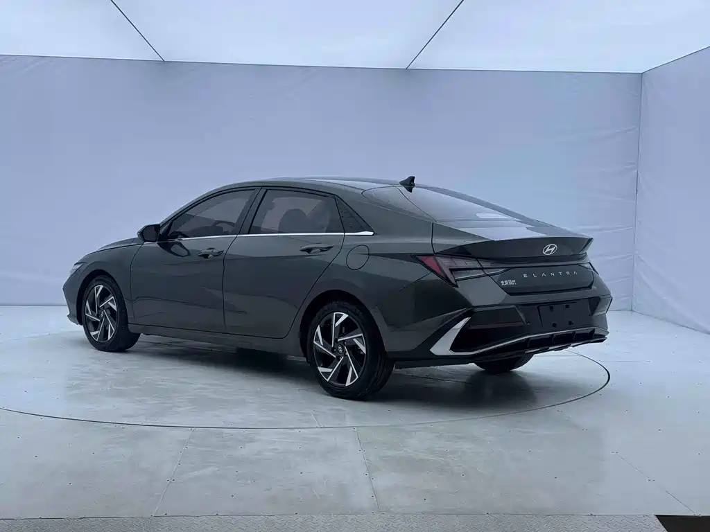 Hyundai Elantra — миниатюра 4