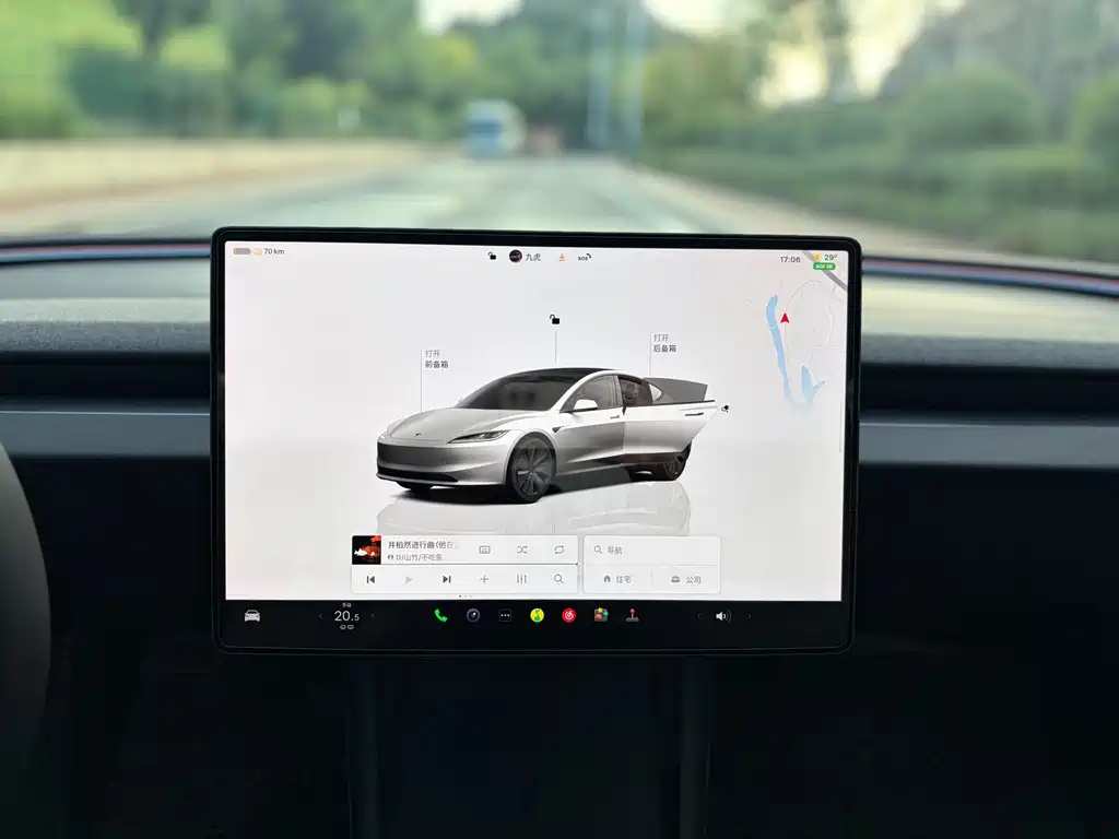 Tesla Model 3 — миниатюра 15