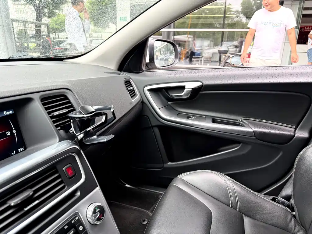 Volvo V60 — миниатюра 9