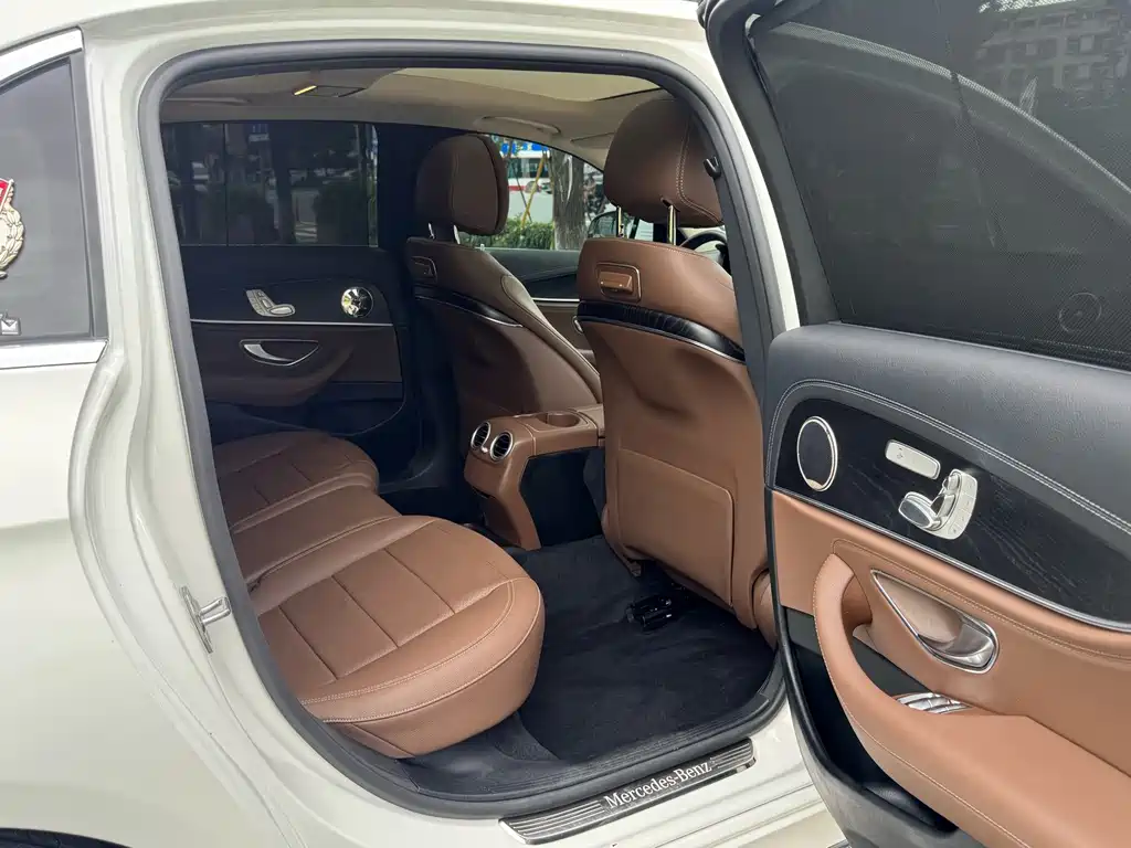 Mercedes-Benz E-Class — миниатюра 7