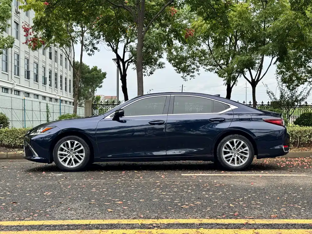 Lexus ES — миниатюра 4