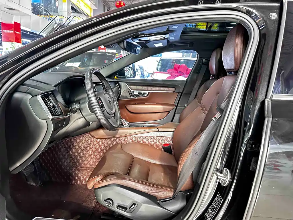 Volvo S90 2023 B5 Luxury
