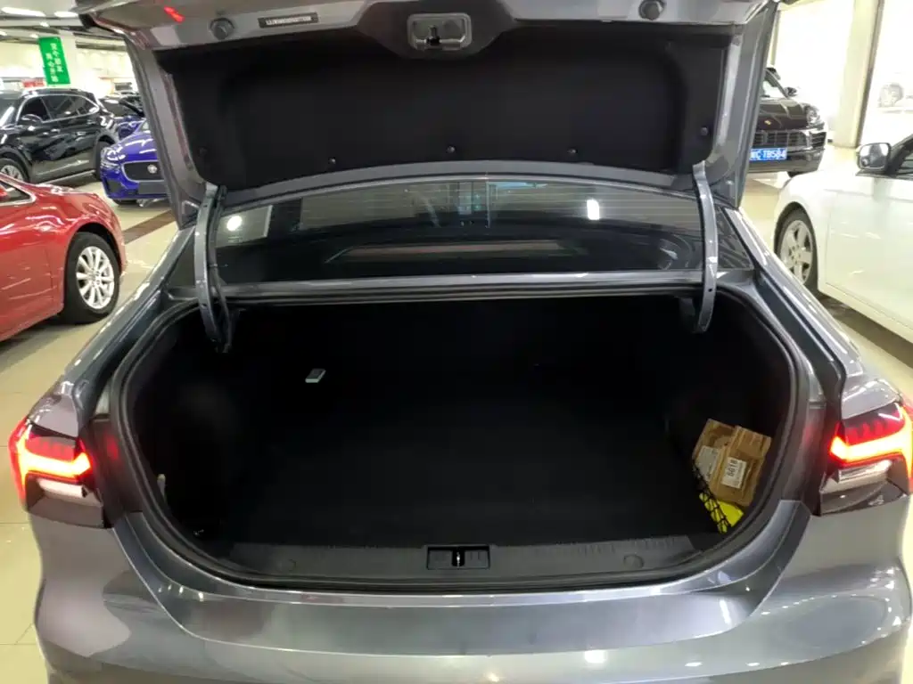 Roewe i6 MAX New Energy — миниатюра 19