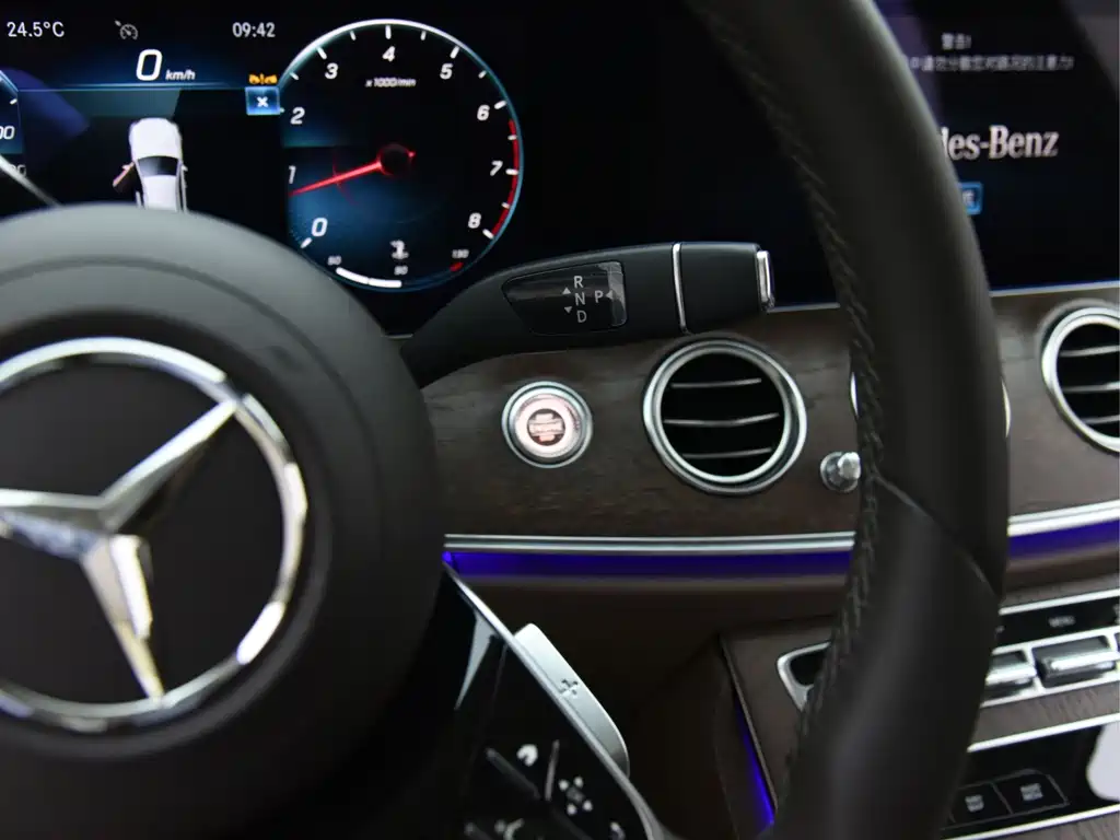 Mercedes-Benz E-Class — миниатюра 10