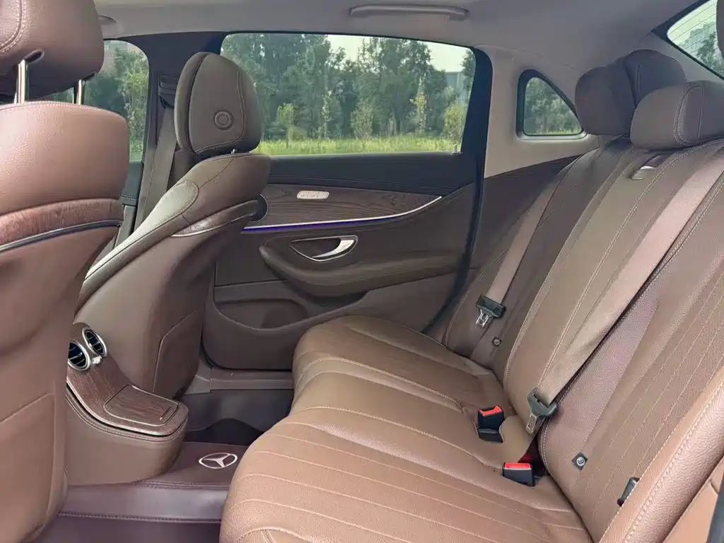 Mercedes-Benz E-Class — миниатюра 28