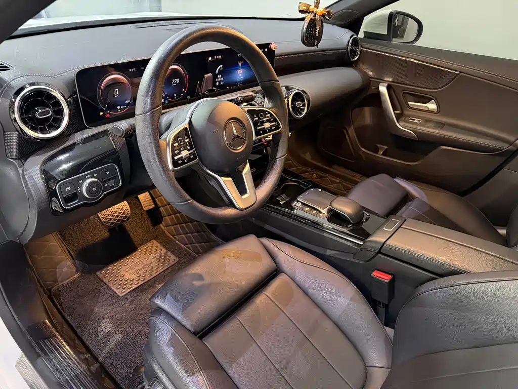 Mercedes-Benz A-Class — миниатюра 7