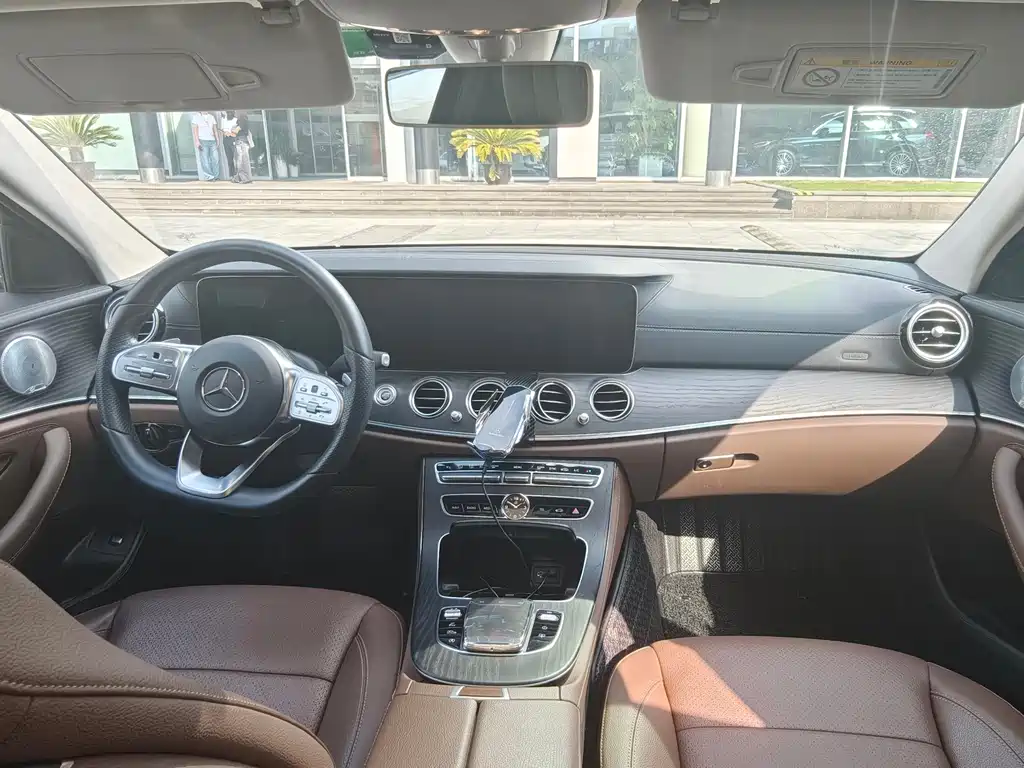 Mercedes-Benz E-Class — миниатюра 11