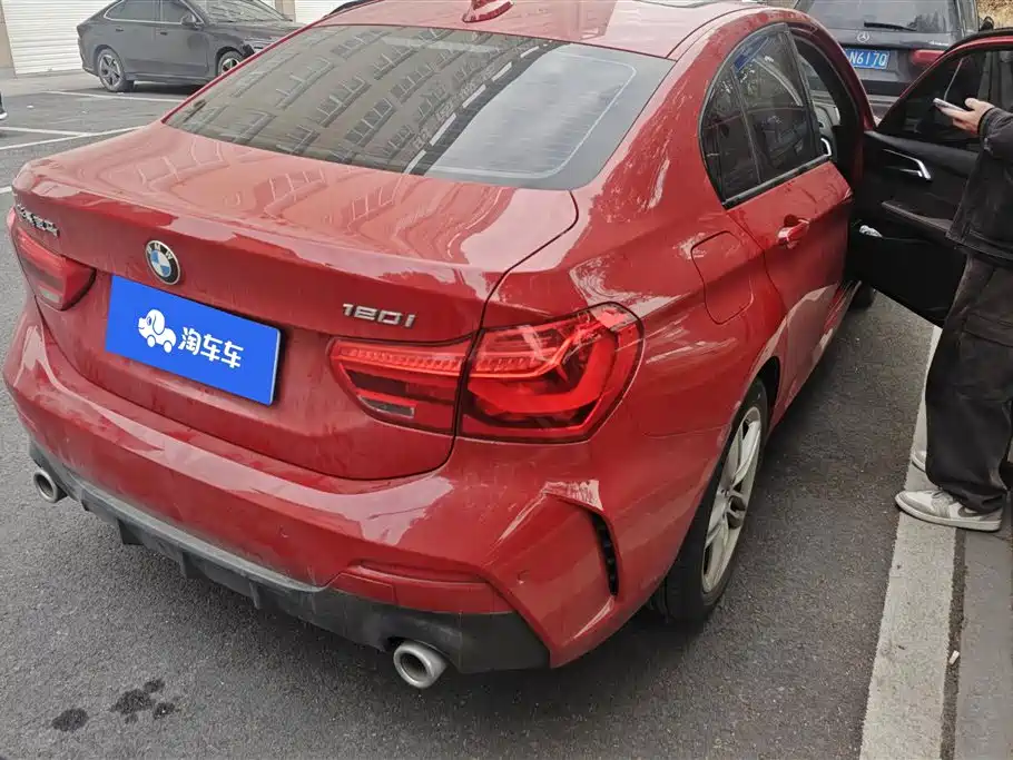 BMW 1 SERIES