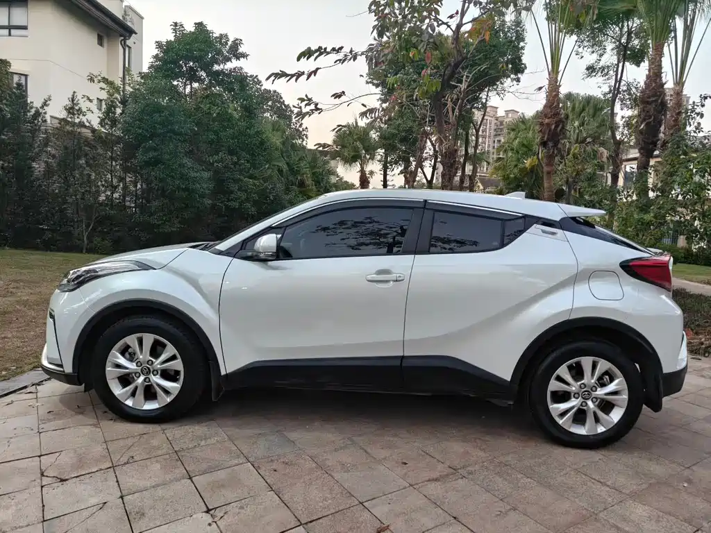 Toyota IZOA - фото 2