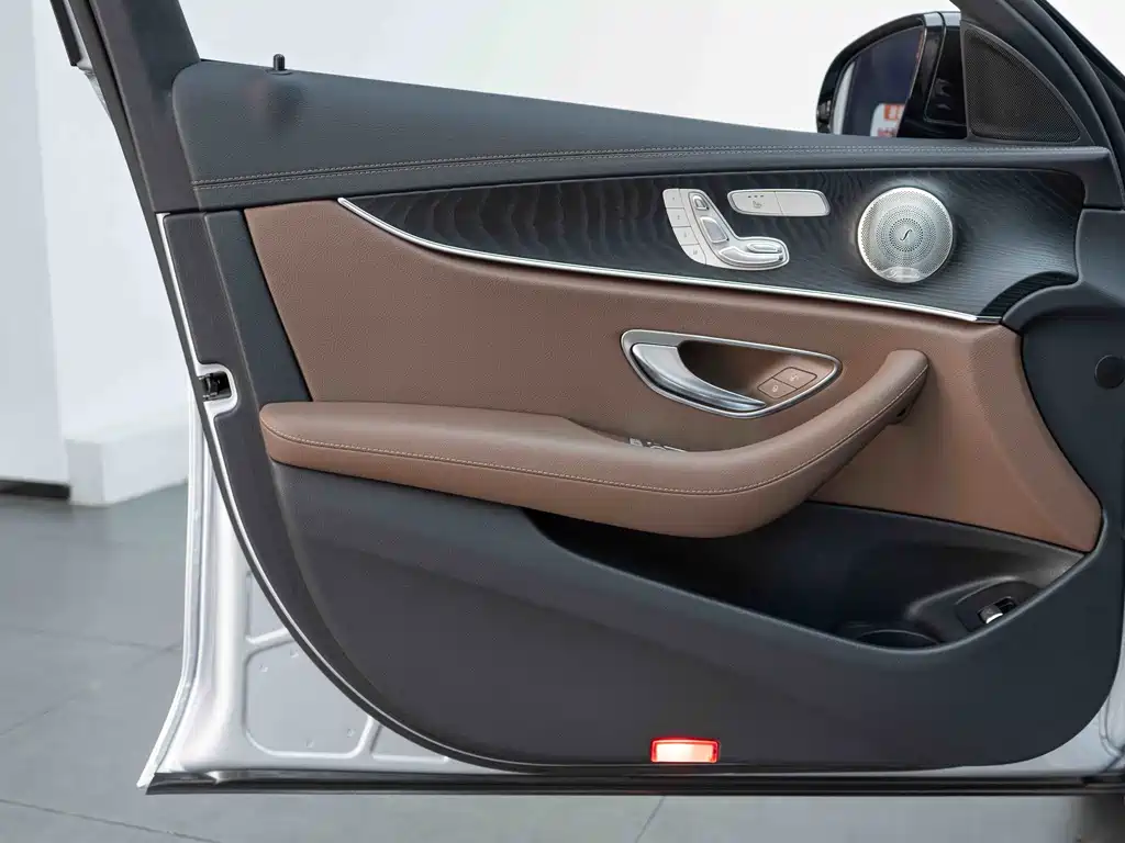 Mercedes-Benz E-Class (Import) — миниатюра 10