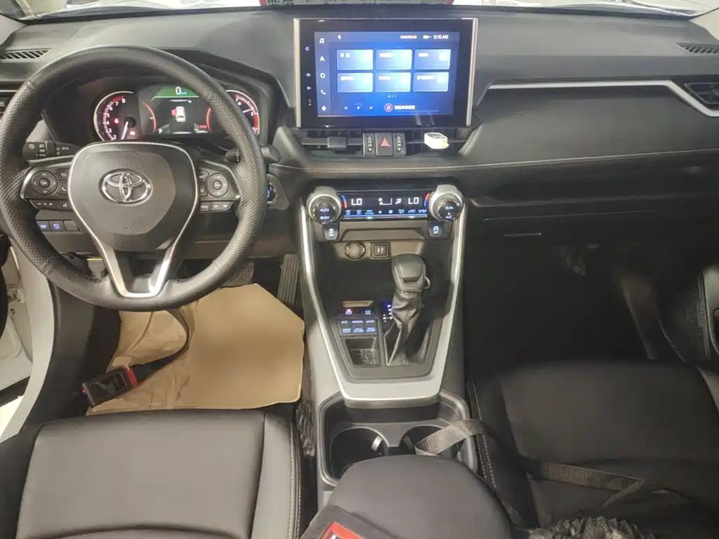 Toyota RAV4 — миниатюра 10