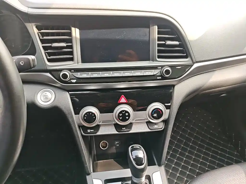 Hyundai Elantra — миниатюра 13