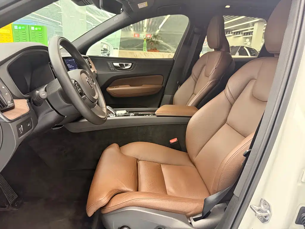 Volvo XC60 2022 B5 Luxury