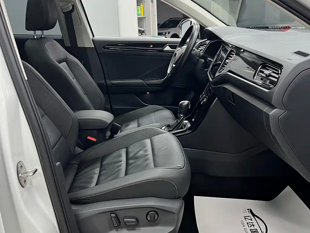 Volkswagen T-Roc — миниатюра 21
