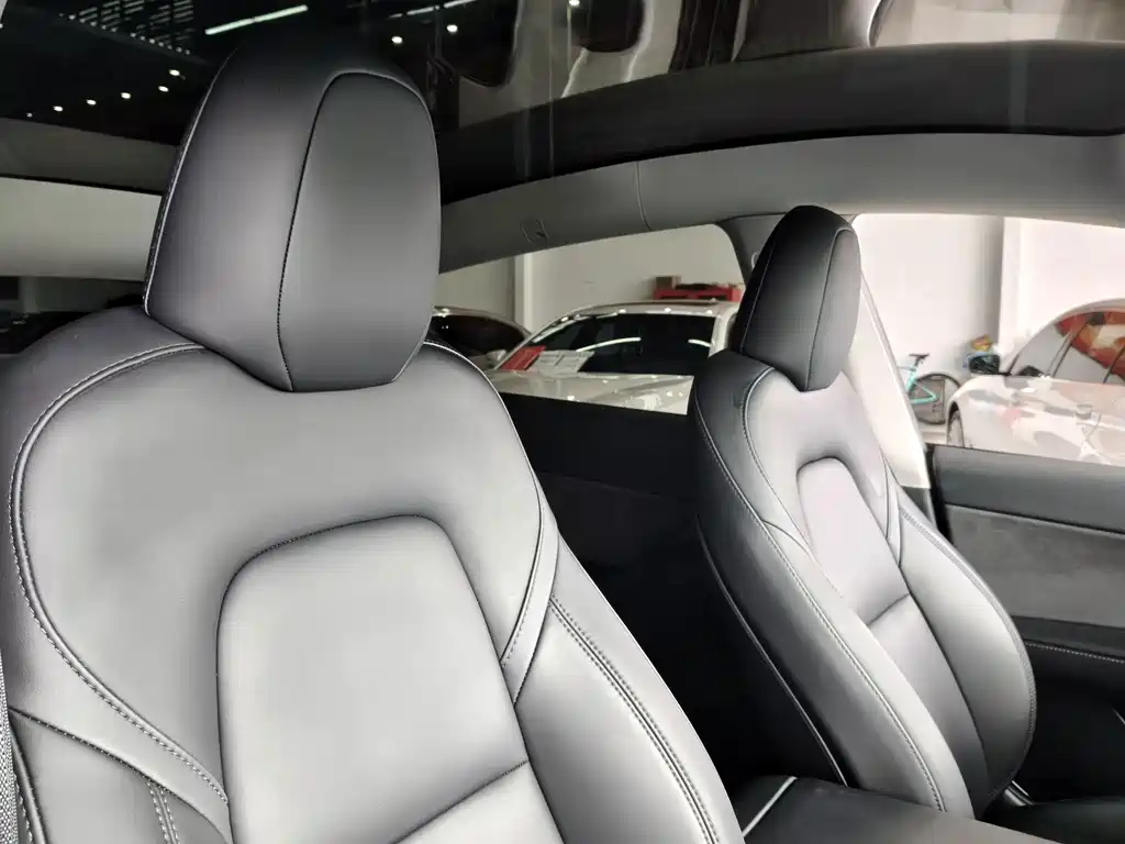 Tesla Model Y — миниатюра 20