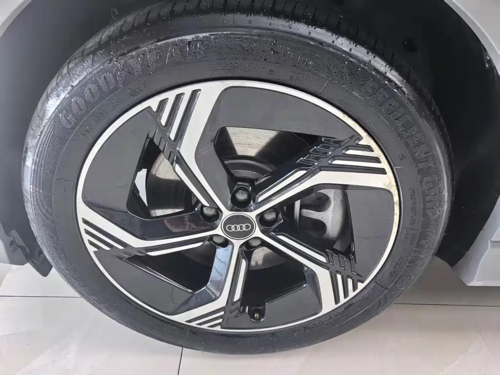 Audi Q4 e-tron — миниатюра 20
