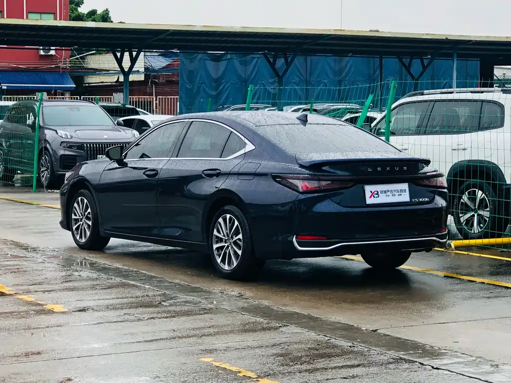 Lexus ES — миниатюра 6