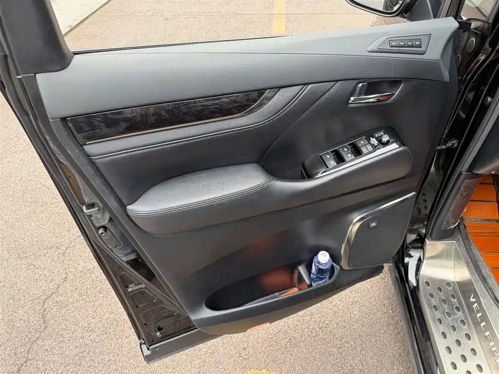 Toyota Vellfire 2020 2.5L HV Luxury