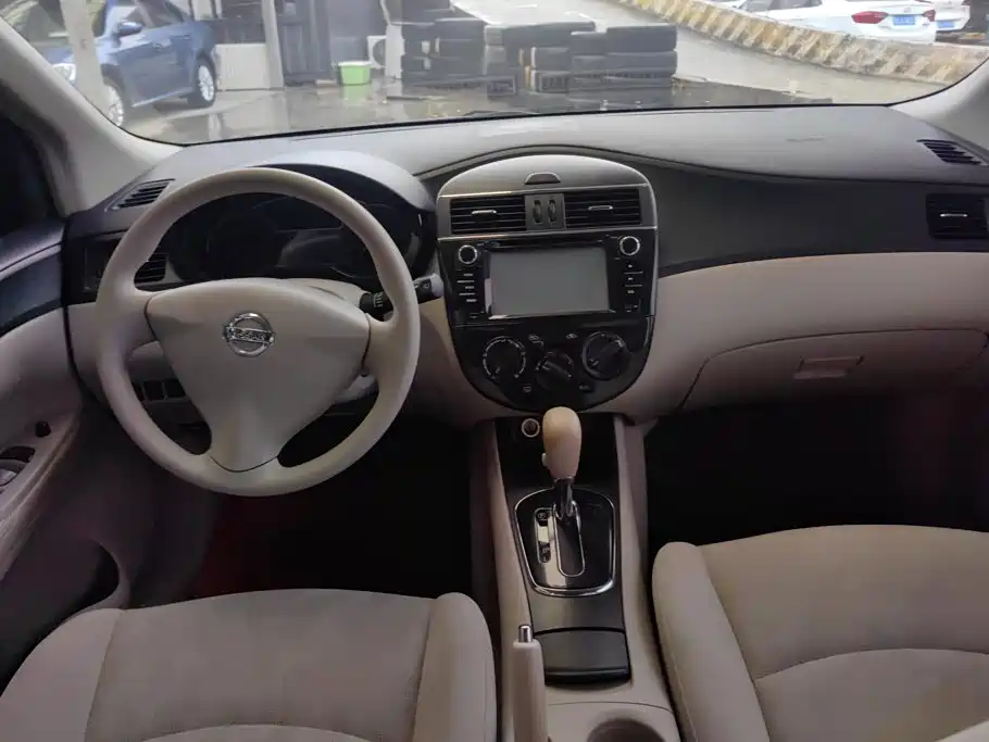 Nissan Tiida — миниатюра 12